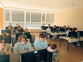 Schulklasse beim Video-Chat