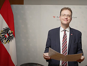 Porträtbild Gregor Wenda 