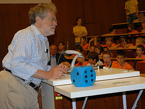 Anton Zeilinger als Lehrender bei der KinderuniWien 2007