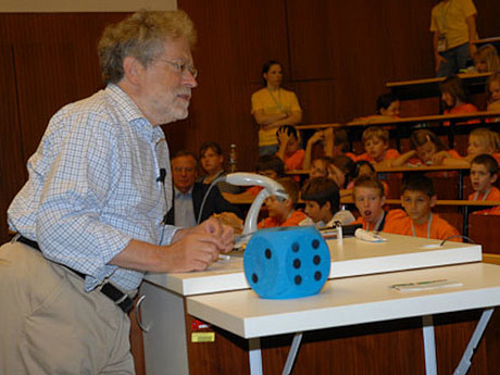 Anton Zeilinger als Lehrender bei der KinderuniWien 2007