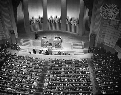 Auf der Konferenz von San Francisco wird 1945 die UNO-Charta unterzeichnet