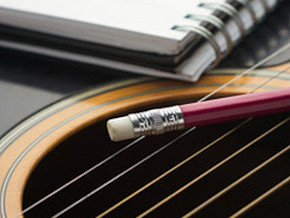 Notizbuch,Gitarre, Bleistift