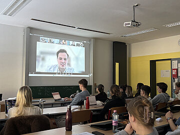 SchuelerInnen der BHAK Bad Ischl beim Chat zum Thema "Sag deine Meinung!" am 26.01.2026