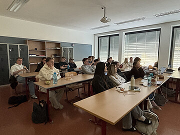 SchuelerInnen der BHAK Bad Ischl beim Chat zum Thema "Sag deine Meinung!" am 26.01.2026