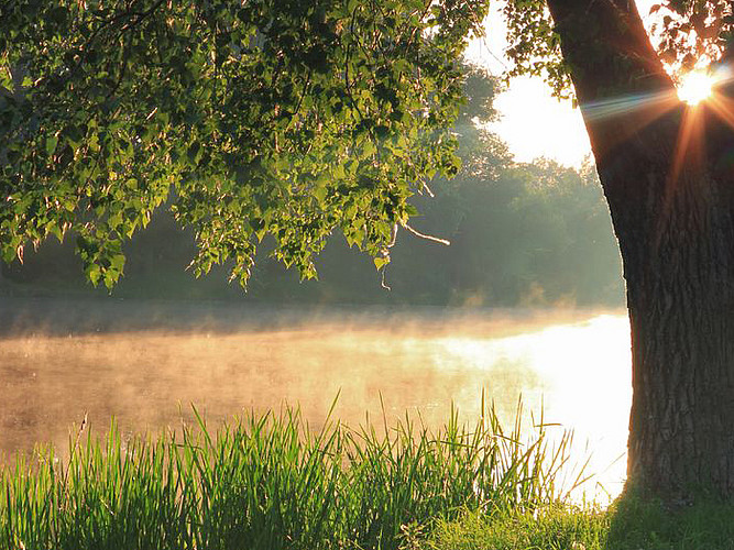 Die Sonne verdunstet das Wasser