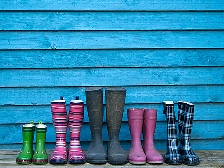 Gummistiefel bunt c coramueller Clipdealer Gummistiefel in verschiedenen Groessen und Designs nebeneinander aufgestellt