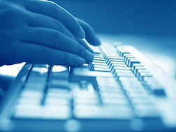 Tastatur tippende Haende c yellowj Clipdealer