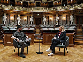Die Politologin Kathrin Stainer-Hämmerle im Interview mit Stefan Seidel im Historischen Sitzungssaal des Österreichischen Parlaments