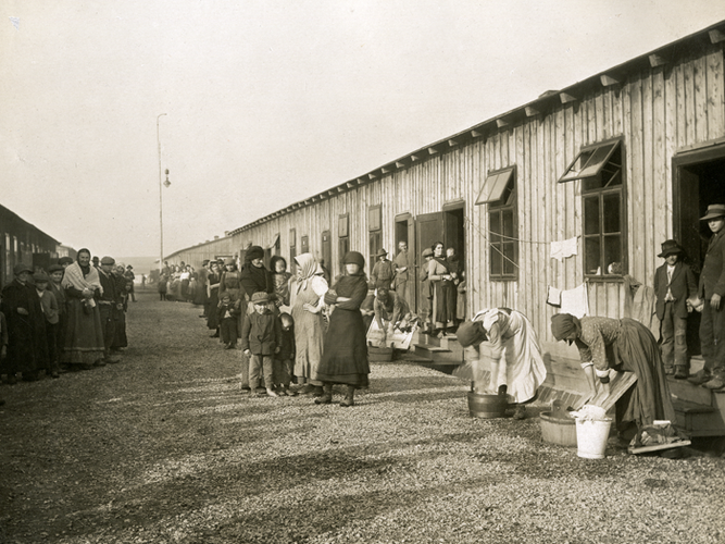 Lagerstraße im Flüchtlingslager