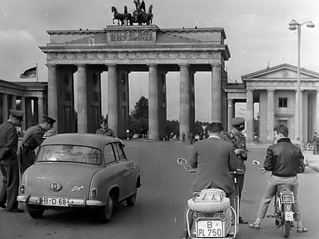 Grenzkontrolle am Brandenburger Tor