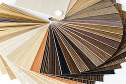 Bild zeigt einen Farbfächer mit Brauntönen.