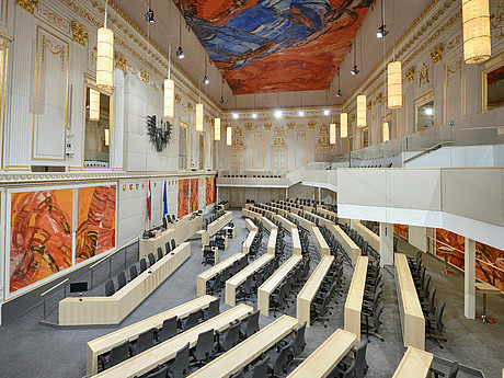 Blick von oben auf den Redoutensaal in der Hofburg