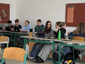 SchuelerInnen des Gymnasium Schaerding beim Chat zum Thema "Being Digital und Neue Medien" am 20.10.2025