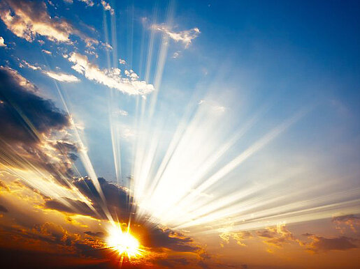 Sonnenstrahlen c imagelight Clipdealer Himmel mit Wolken und Sonnenstrahlen