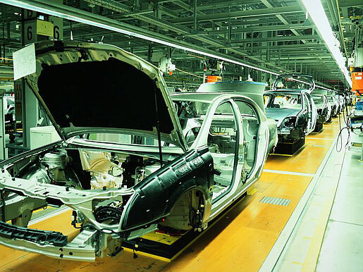 Autoteile Automobilwerk c rainerplendl Clipdealer Arbeitsteilung: Autoteile Automobilwerk © rainerplendl / Clipdealer