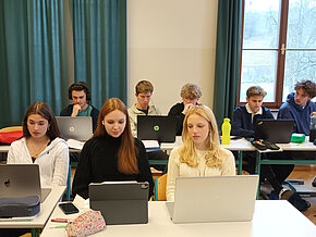 SchuelerInnen des Stiftsgymnasium St. Paul (K) beim Chat am 15.12.2025