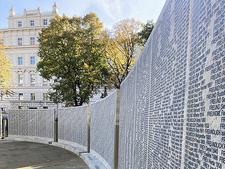 Gedenkstätte Namensmauer in Wien mit Namen von Shoah-Opfern