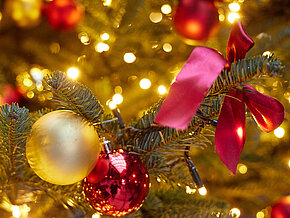 Nahaufnahme Christbaumkugeln