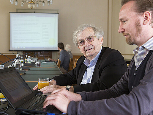 Ari Rath beim Chat, (c) Parlamentsdirektion/Zolles KG/Christian Hofer Ari Rath beim Chat, (c) Parlamentsdirektion/Zolles KG/Christian Hofer