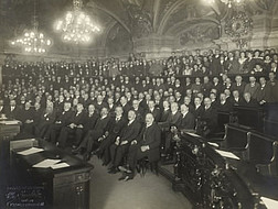 Erste Sitzung der provisorischen Nationalversammlung am 21. Oktober 1918 © ÖNB