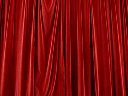 Geschlossener roter Theatervorhang