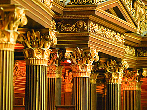 Säulen im historischen Sitzungssaal