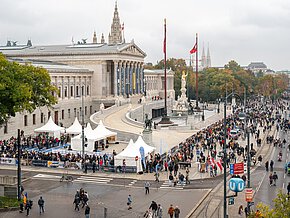 Blick Richtung Parlament am Tag der offenen Tür 2024