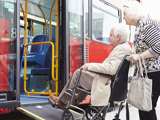 In öffentlichen Verkehrsmitteln