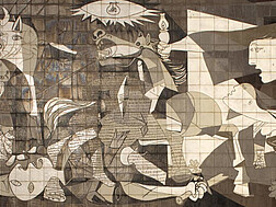 Mit dem Bild „Guernica“ (hier der Teil einer Nachbildung) klagte Pablo Picasso die Grausamkeit des Spanischen Bürgerkrieges (1936-1939) an. © Papamanila / Wikipedia CC BY SA 3.0