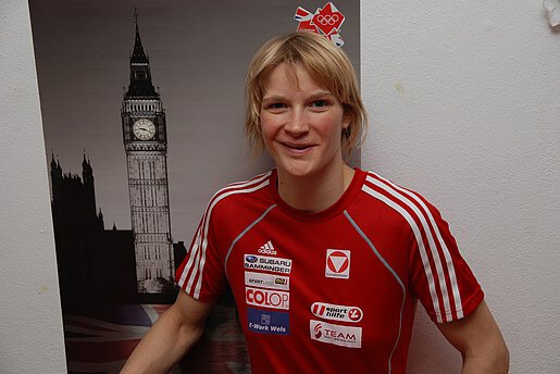 Portrait von Sabrina Filzmoser im Sportdress
