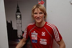 Portrait von Sabrina Filzmoser im Sportdress