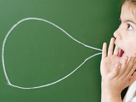 Mädchen mit Sprechblase