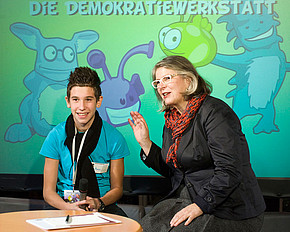 Volksanwältin Terezija Stoisits als Gast in der DemokratieWERKstatt