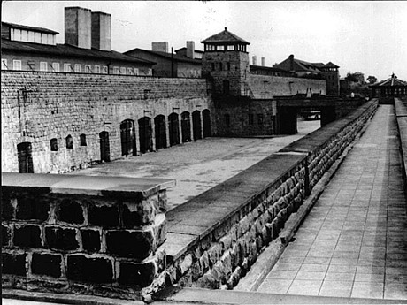 Wachtürme und Wehrgänge des KZ Mauthausen