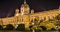 Link Thema Kunst und Kultur; Bild: Naturhistorisches Museum bei Nacht 