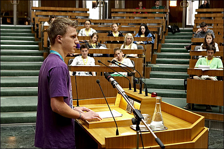 Plenardebatte beim Jugendparlament 11/12