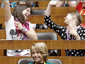 Kinder im Parlament