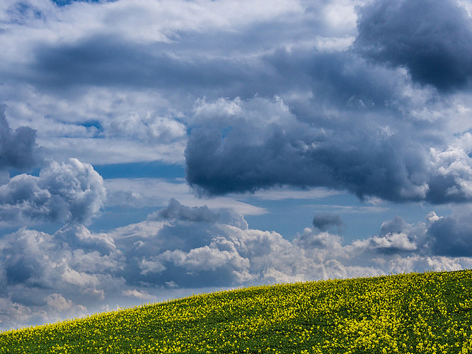 Aus dem Wasserdampf bilden sich Wolken