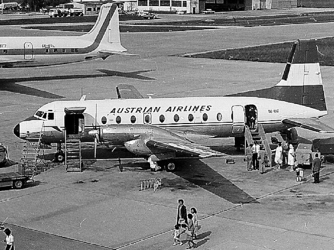 Start des zivilen Flugbetriebes